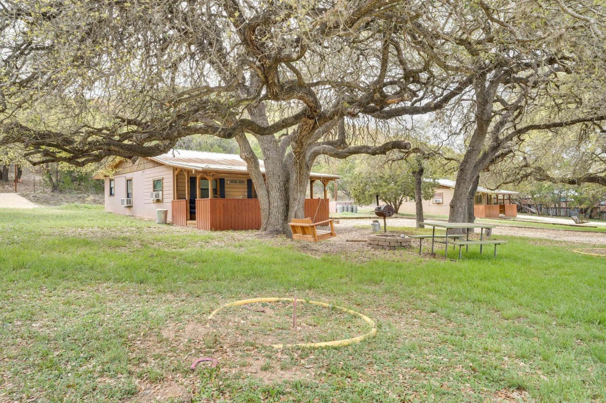 Cabana Luna Cabin With Deck, Swing And Fire Pit! Villa Rio Frio Exterior foto