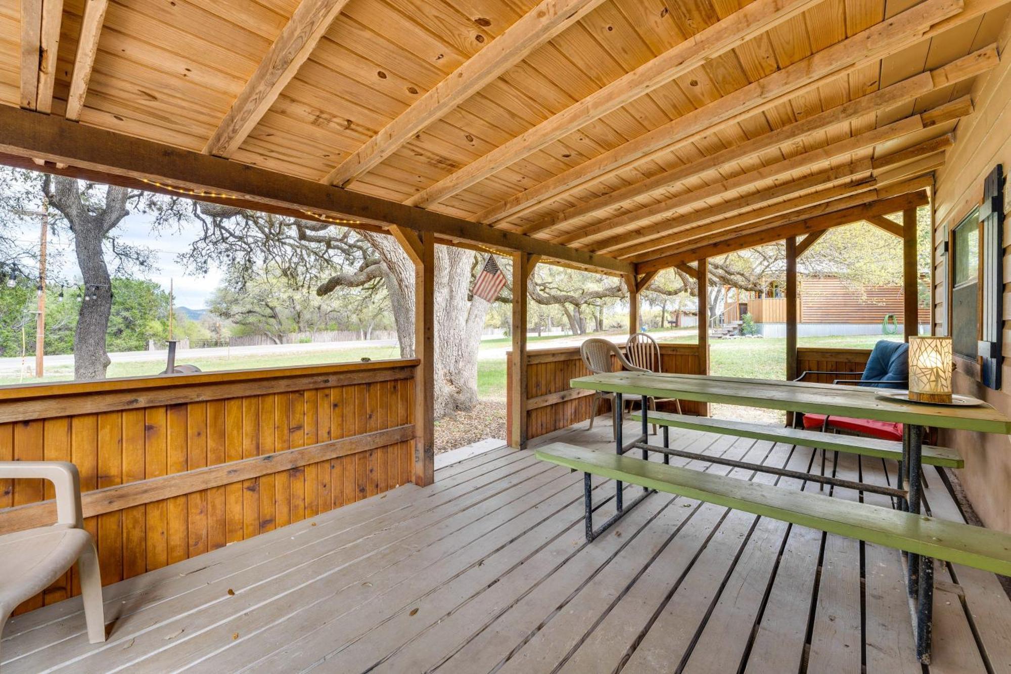 Cabana Luna Cabin With Deck, Swing And Fire Pit! Villa Rio Frio Exterior foto